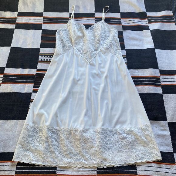 Vtg Vanity Fair White Nylon Full Slip/Dress Lingerie Lace top Lace Hem Sz 38 - Picture 7 of 16